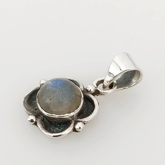 Genuine Labradorite Gem SOLID 925 Oxidized Silver Floral Pendant - Picture 2 of 6